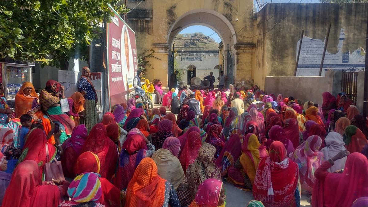 Cut in MGNREGS outlay creates resentment in Rajasthan; rights groups stage protests