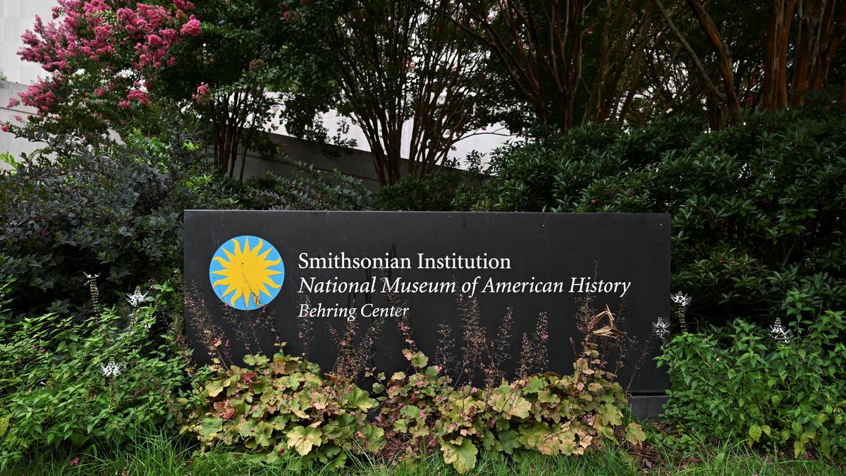 U.S. to probe Smithsonian museums to remove 'partisan narratives'