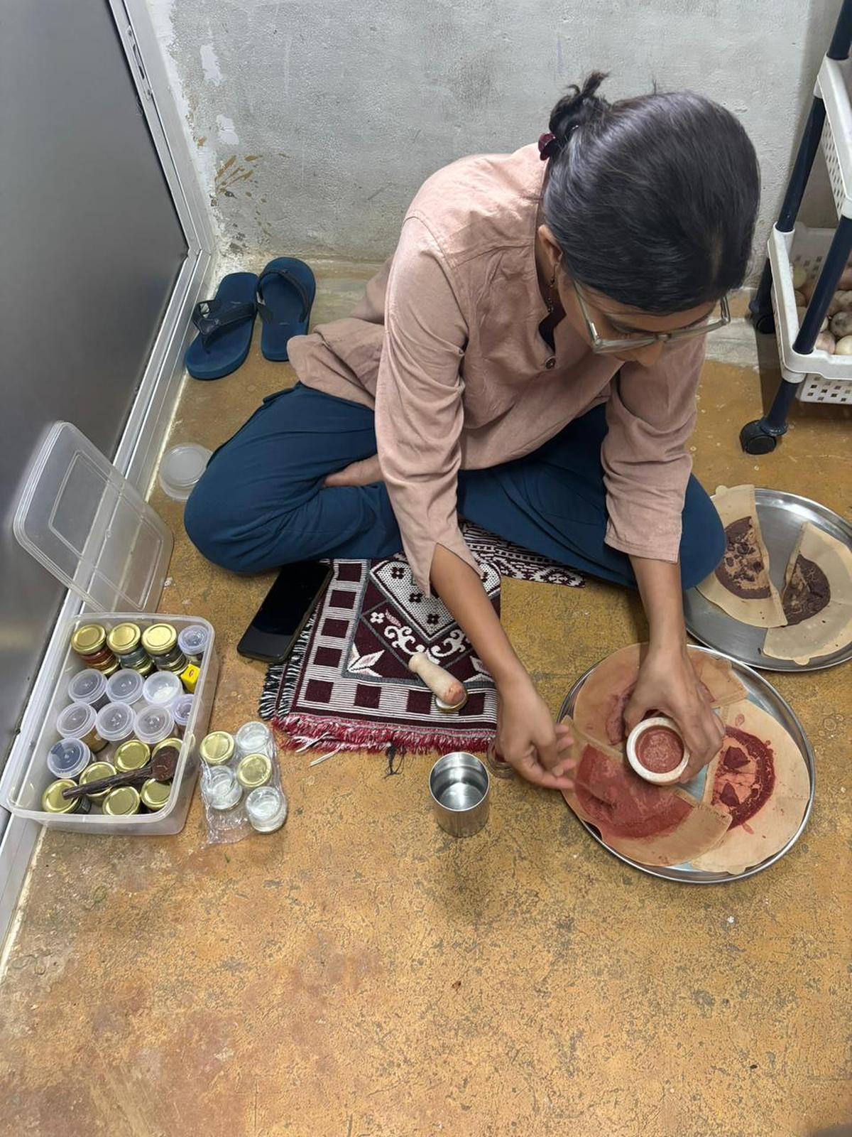 Making organic dyes from roots, leaves, steam, flowers and seeds