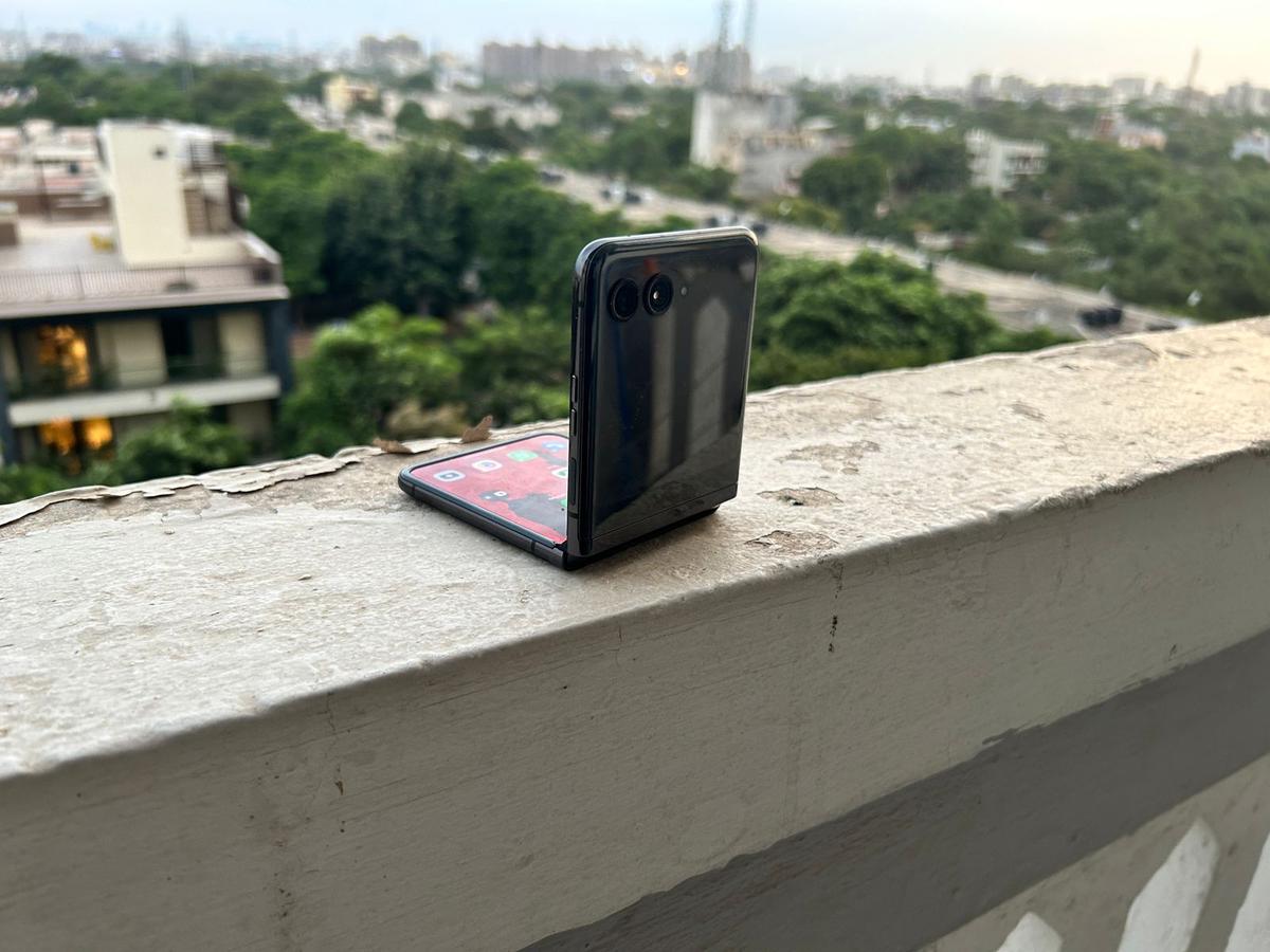 Motorola Razr 40 Review - Stuck in the middle with you - Amateur  Photographer