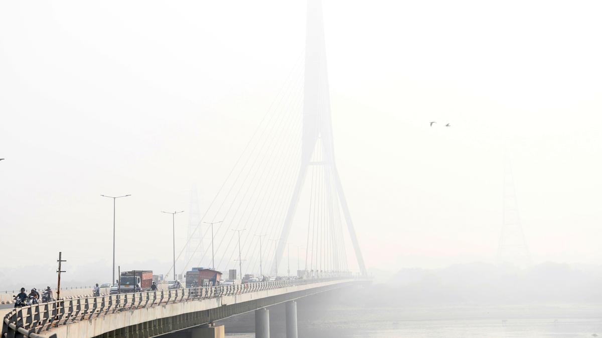 https://th-i.thgim.com/public/incoming/ijuhto/article68855196.ece/alternates/LANDSCAPE_1200/vbk-delhi%20pollution-ani.jpg