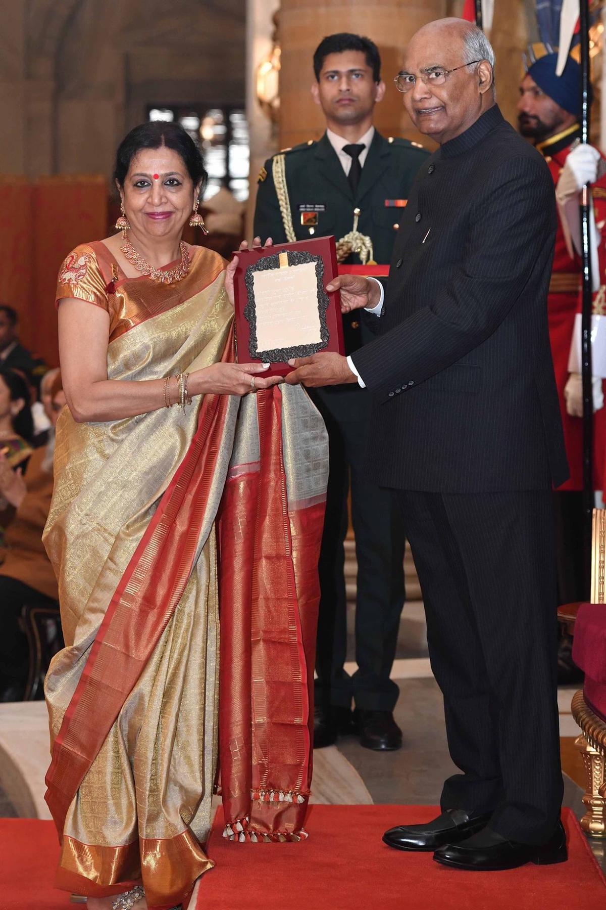 Suma Sudhindra receiving the Central Sangeet Natak Akademi Puraskar