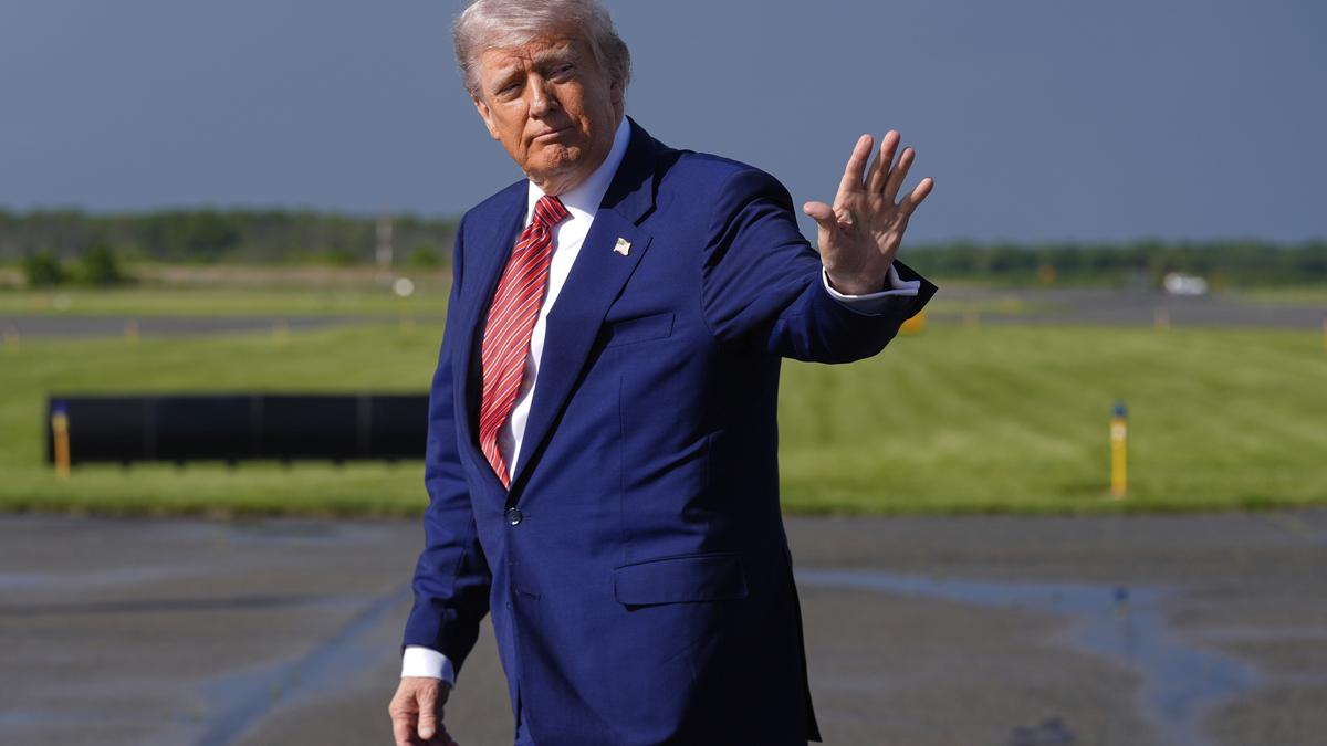 https://th-i.thgim.com/public/incoming/ik62an/article69613440.ece/alternates/LANDSCAPE_1200/Trump_82390.jpg