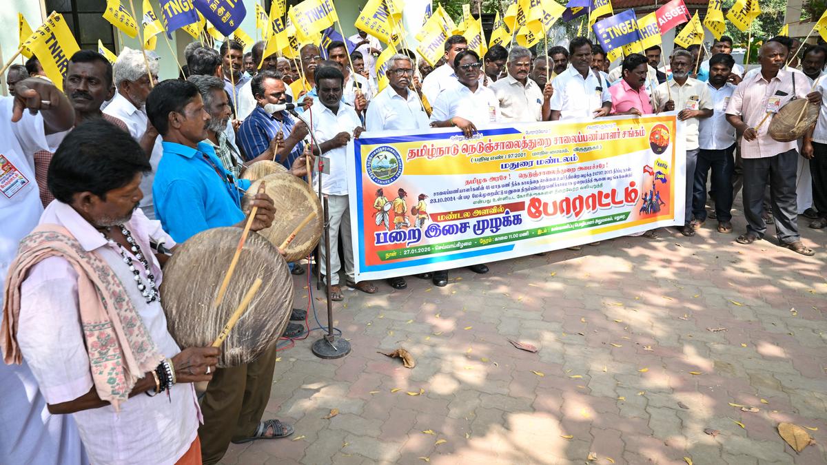 Highway workers use &lsquo;parai&rsquo; to protest against unfulfilled poll promises