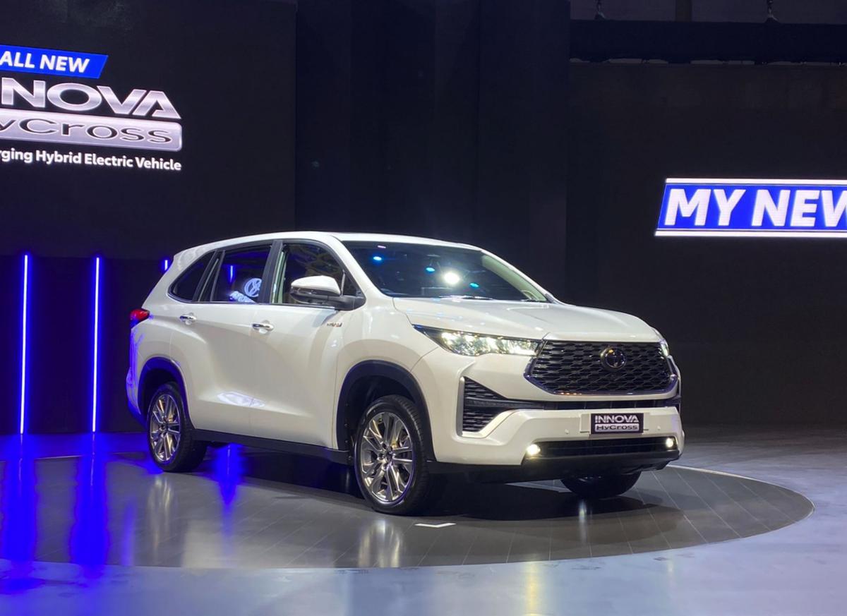 Toyota debuts Innova Hycross in India