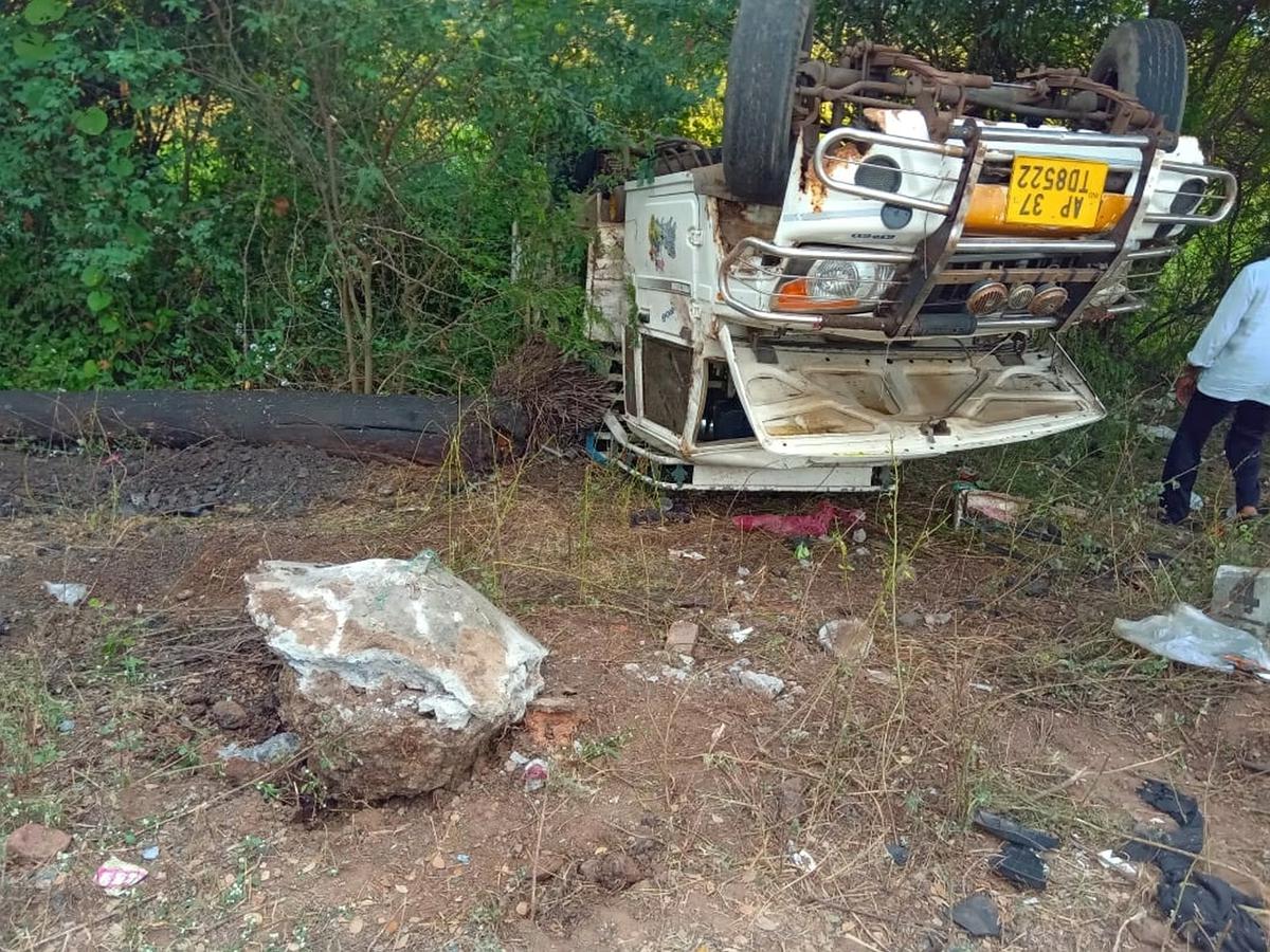 Four Ayyappa devotees killed, 16 injured in road accident in Bapatla district of Andhra Pradesh