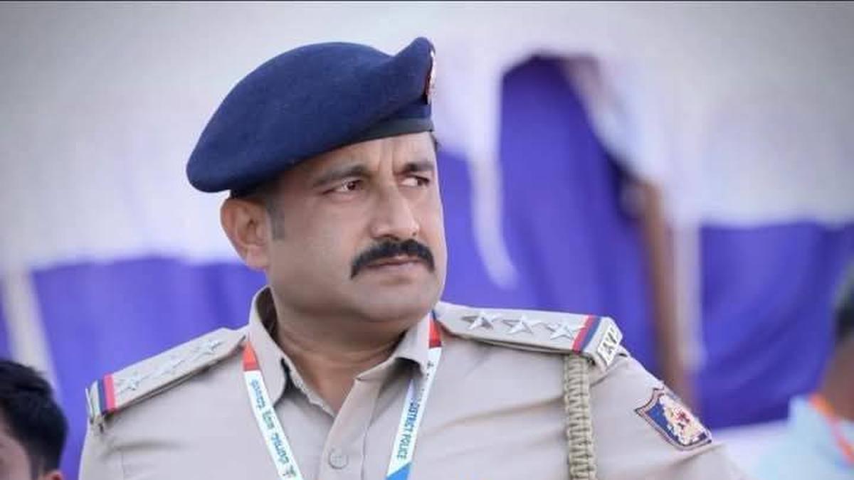 Lokayukta inspector charred to death in car crash in Karnataka