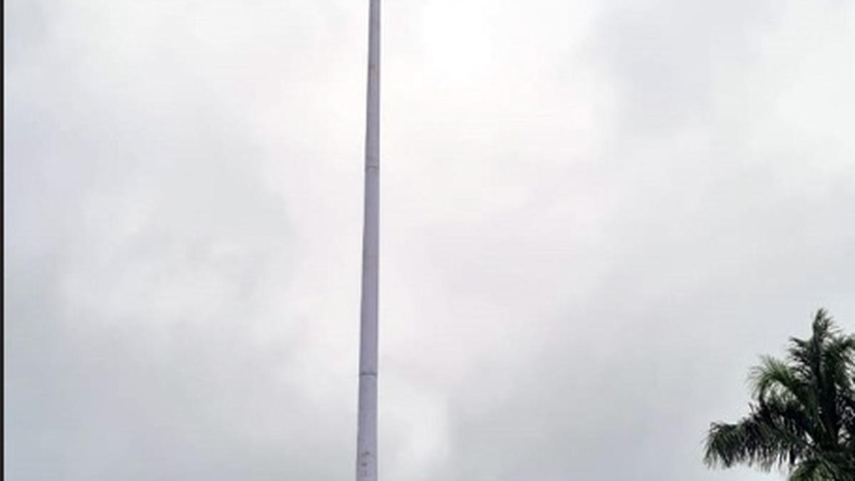 30’ x 40’ ft flag unfurled at GMIT in Davangere