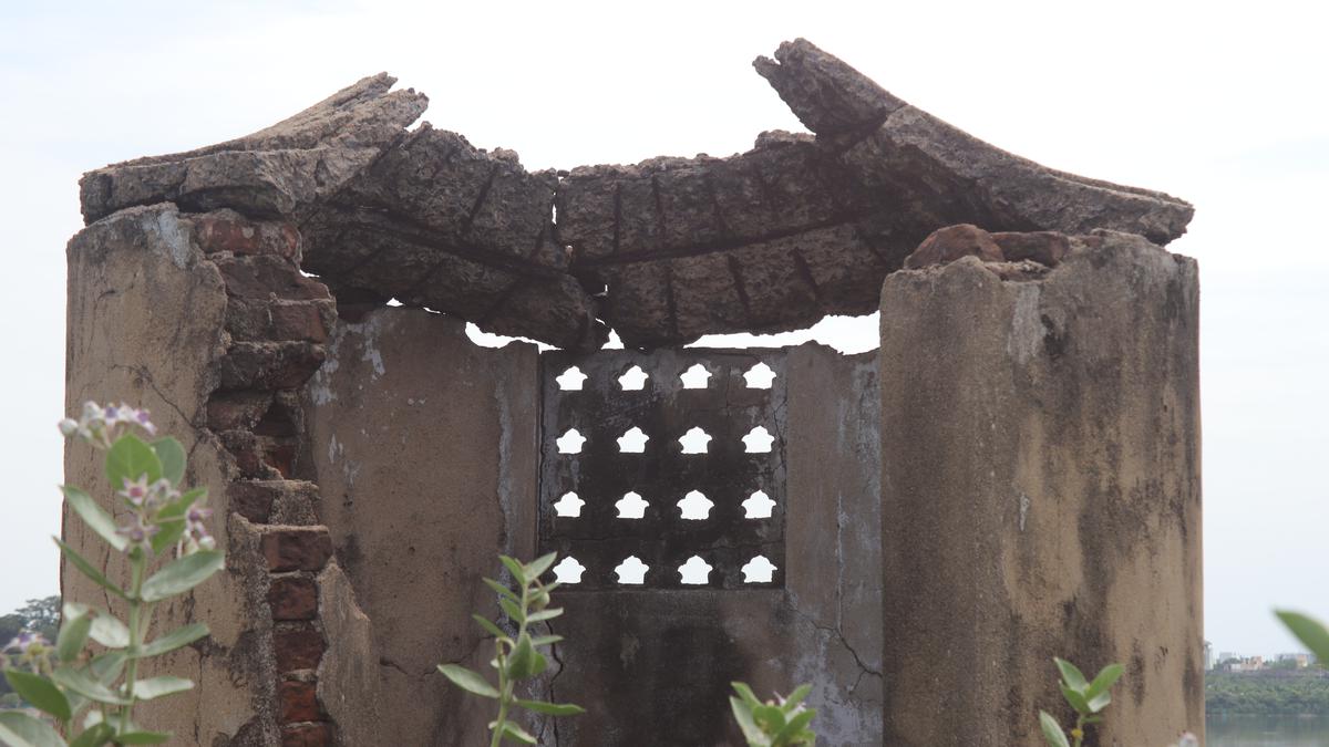 In Chennai, have you seen this brick and mortar structure by the side of Thiru-Vi-Ka bridge?