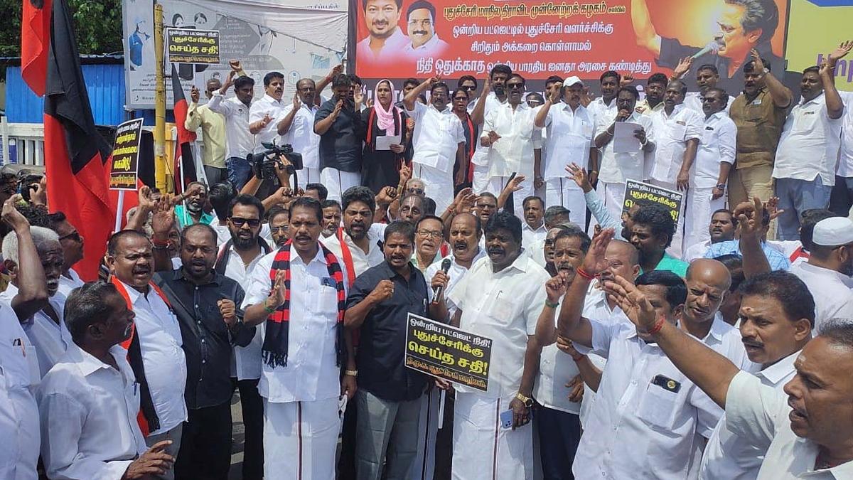 DMK protest against ‘neglect’ of Puducherry in Budget