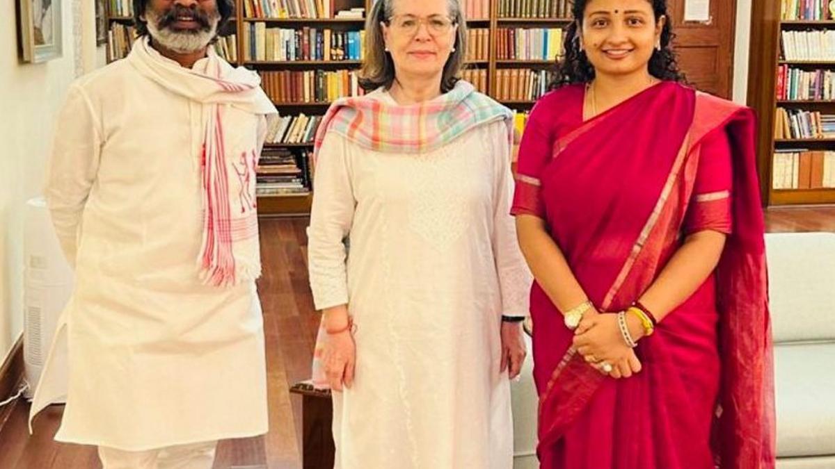 Jharkhand CM Hemant Soren, wife Kalpana meet Sonia Gandhi