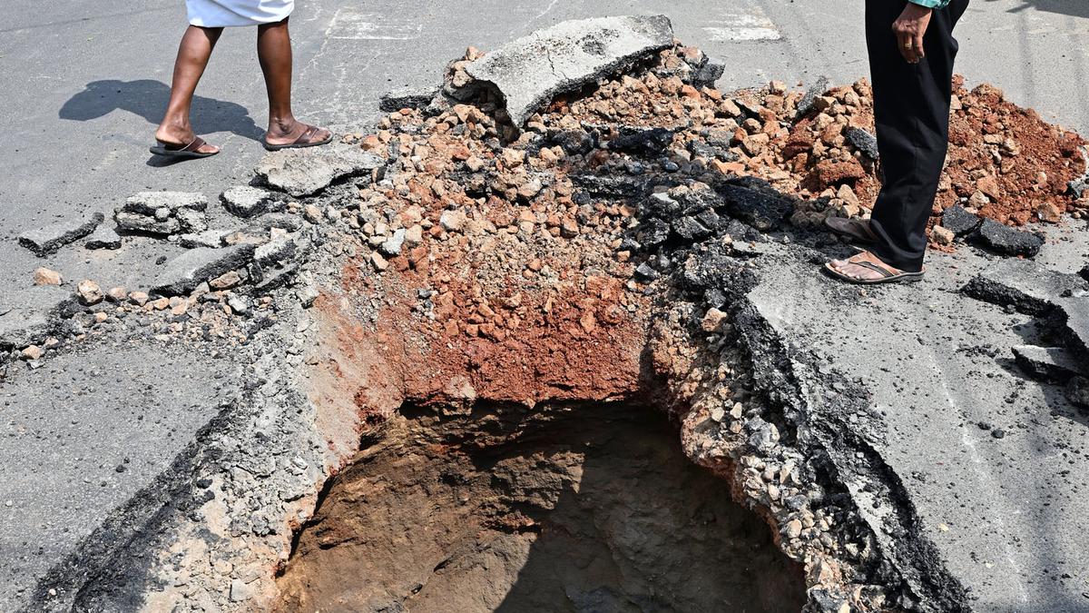 Sewage pipe bursts in Srirangam, road damaged