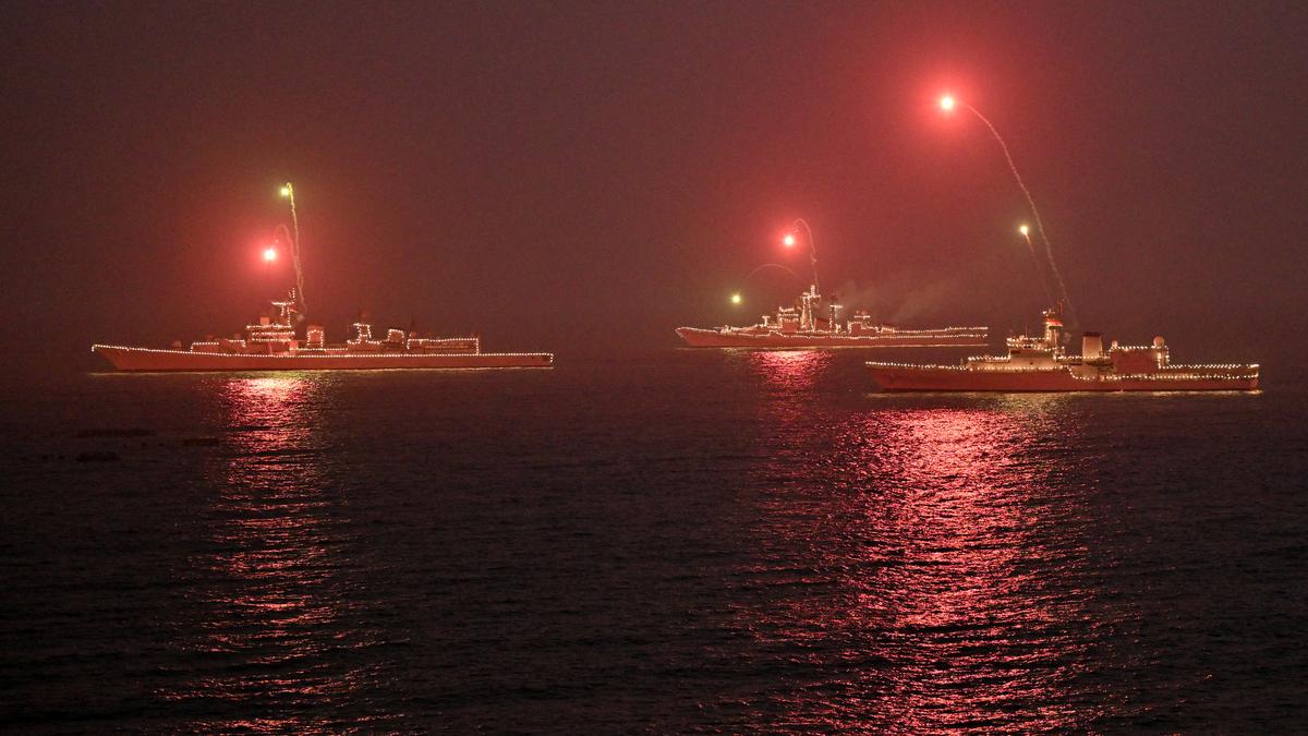 Rehearsals for Navy’s Operational Demonstration a visual treat for visitors to Vizag beach
