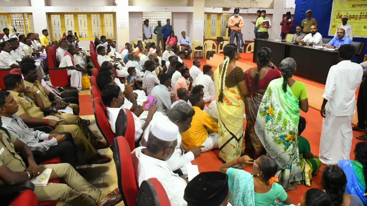 Country boat fishermen fault fisheries department officials for poor enforcement; banned fish nets are widely used, they alleged