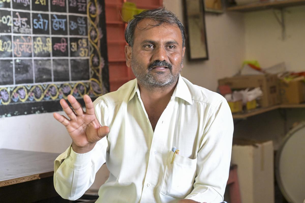 Avinash Deshmukh, um fazendeiro de Rajegaon.