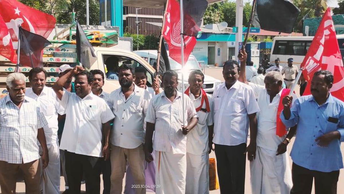 23 CPI (M) cadre held for bid to stage black flag protest against T.N. Governor in Cuddalore
