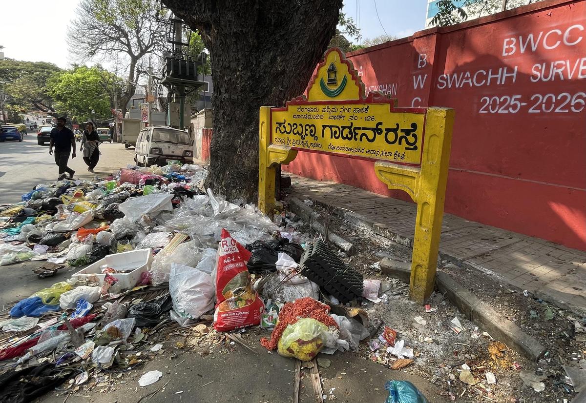 Illegal dumping of garbage spilled over on a road next to Vijayanagara Bus stand, creating creates major safety, hygiene, and traffic hazards, in Bengaluru on Sunday, March 15, 2026. PHOTO: K. Murali Kumar/The Hindu