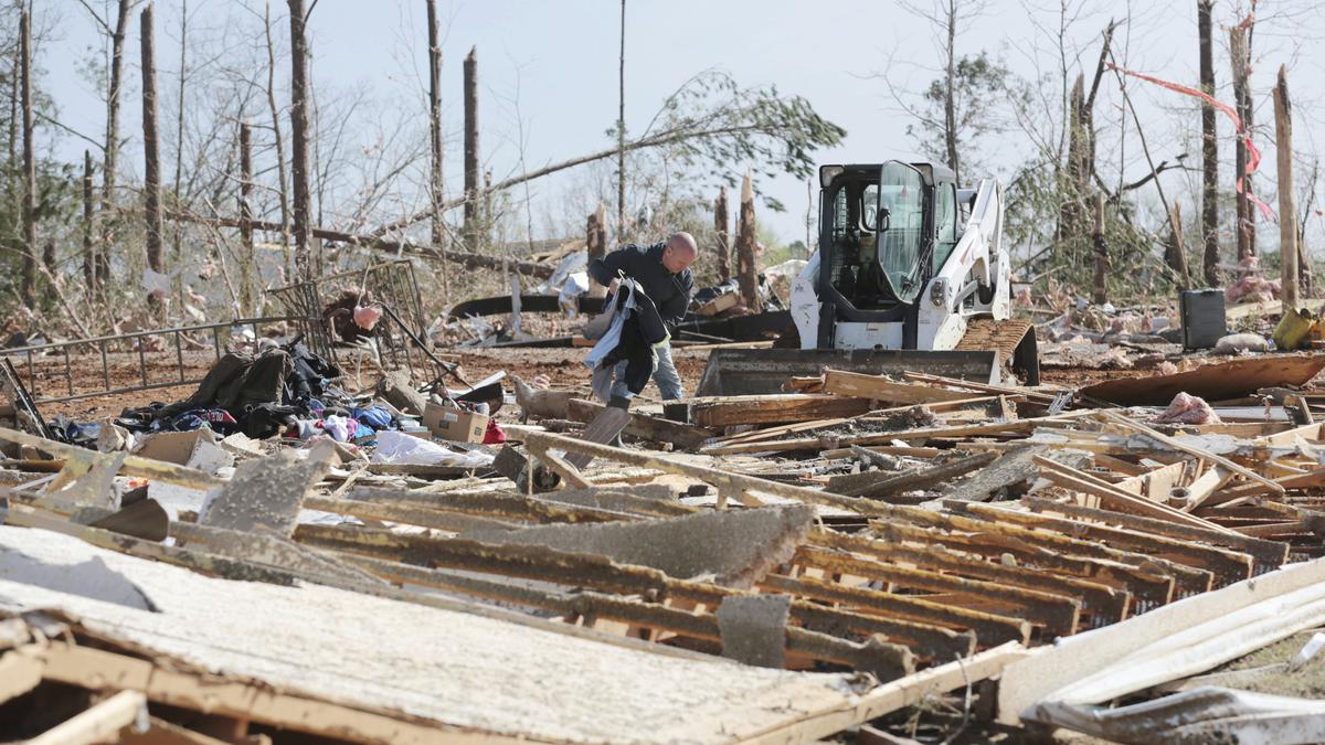 At least 26 dead after tornadoes rake U.S. Midwest, South