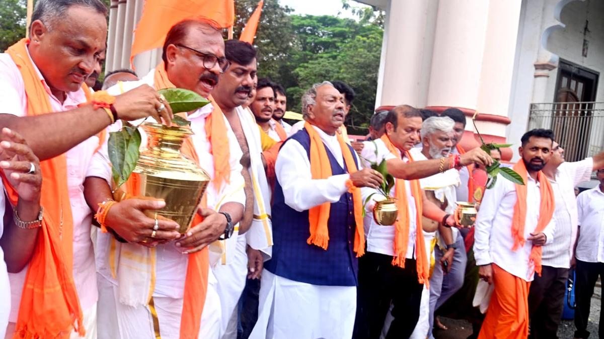 Former Dy. CM Eshwarappa cleanses Dharmasthala town with holy waters of Ganga, Tunga, Netravathi