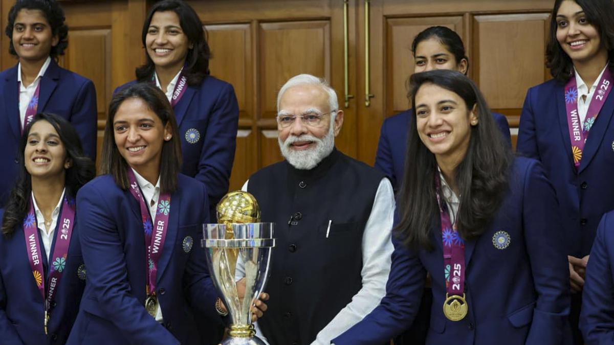 PM Modi bertemu tim kriket wanita India yang menang