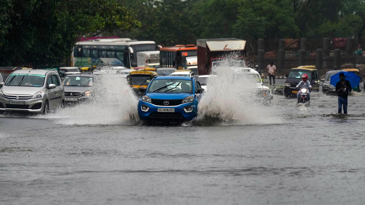 2023 Monsoon News | Delhi schools shut, flood warning issued as torrential rain continues