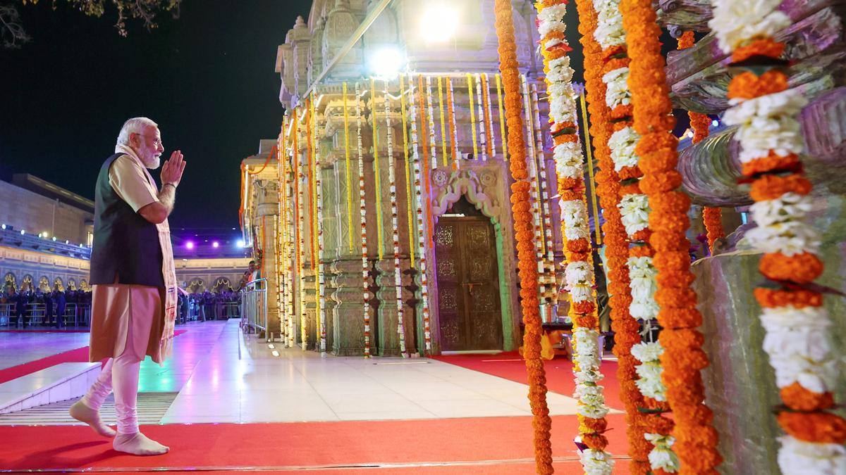 PM Modi arrives in Varanasi, takes out roadshow