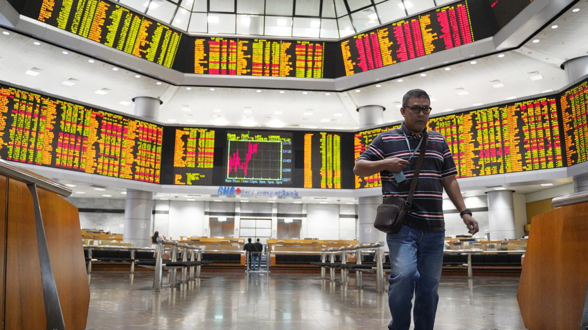 Asian shares decline as oil prices soar amid war in Iran, echoing last week’s Wall Street drop