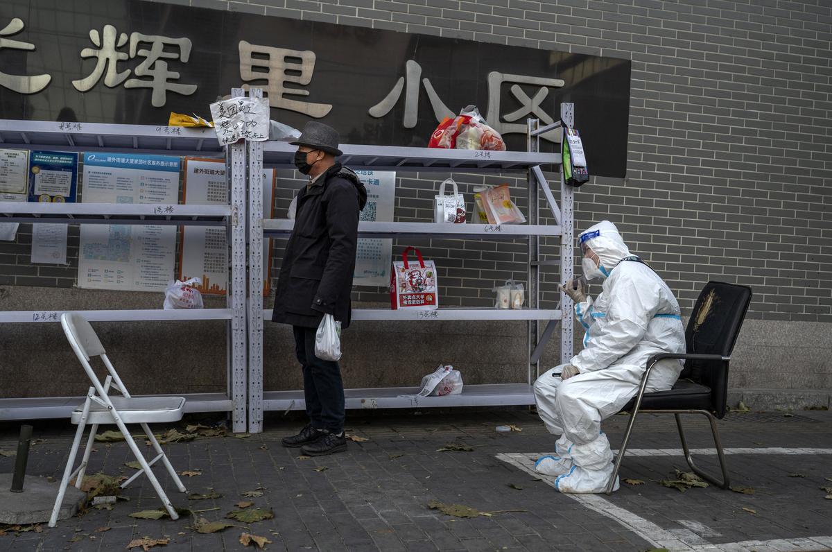 Anger grows in China over tightening lockdowns