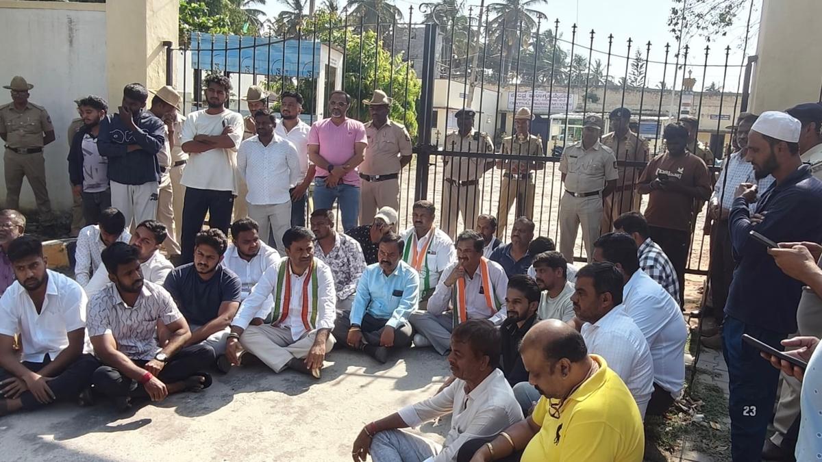 Mysuru jail warder arrested for recording &lsquo;abusive&rsquo; video against Siddaramaiah