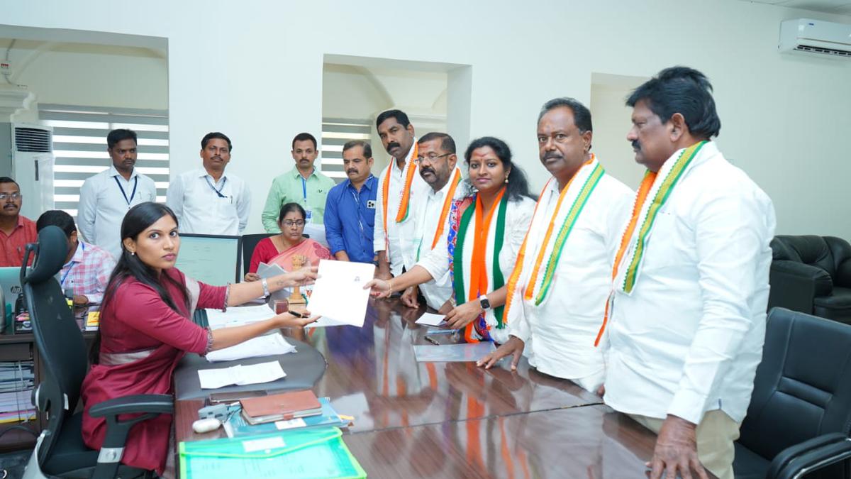 Congress candidate for Warangal MP seat Kadiyam Kavya files nomination