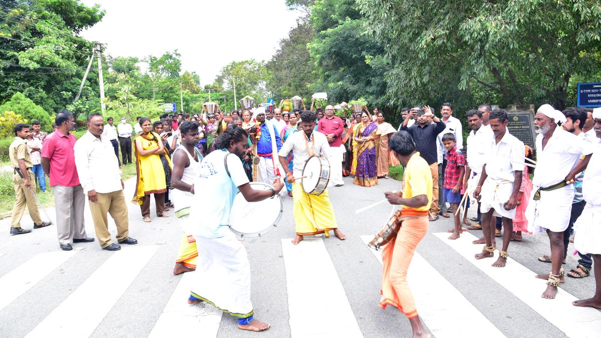 Dravidian University comes alive with World Folklore Day celebrations