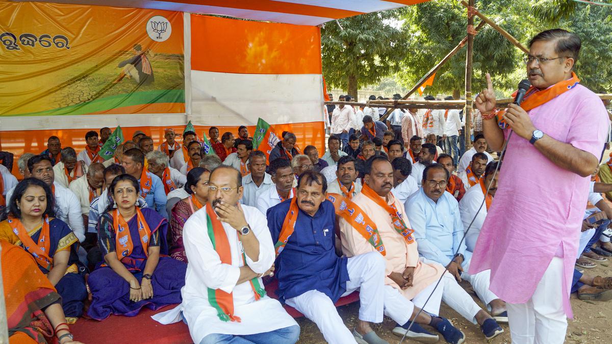 Confrontation between BJD, BJP over farmer issue intensifies