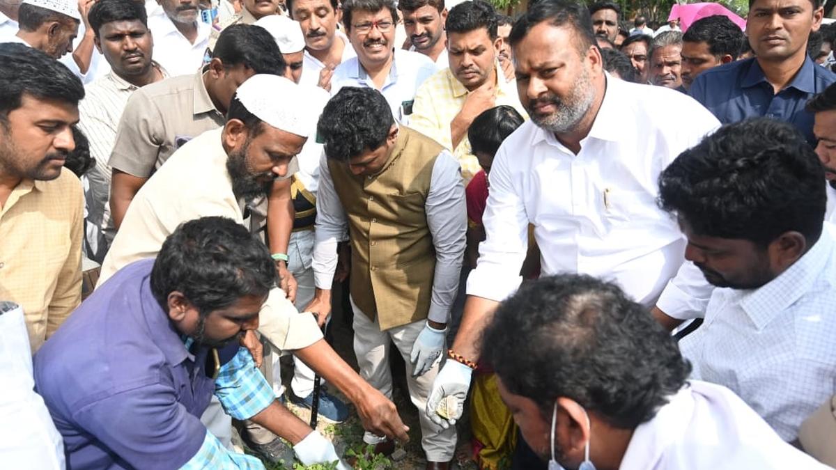 Transport Minister highlights significance of cleanliness in public areas