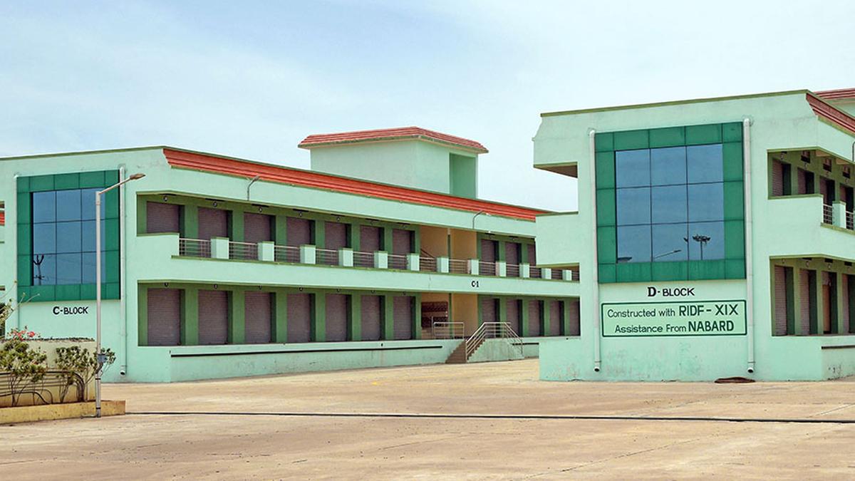 Defaulting traders told to pay up and occupy shops at Kallikudi market or face action