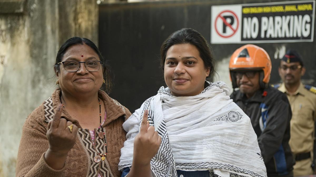 महाराष्ट्र निवडणुका: मुंबई BMC आणि इतर 28 महानगरपालिकांसाठी मतदान सुरू