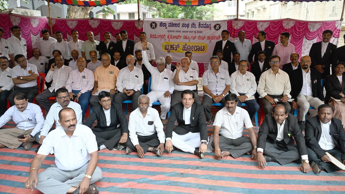 Advocates launch protest demanding High Court circuit ben...