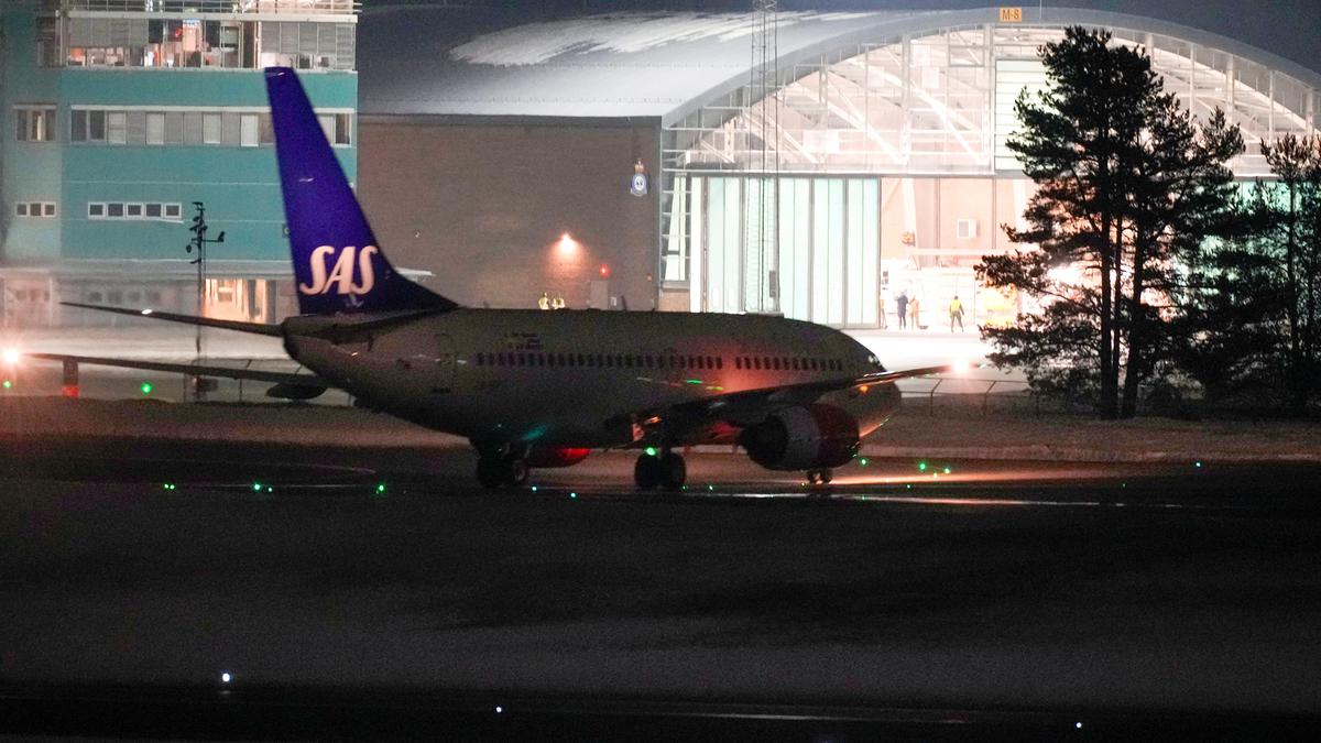 Technical glitch temporarily closed southern Norway airspace, causing delays at Oslo airport