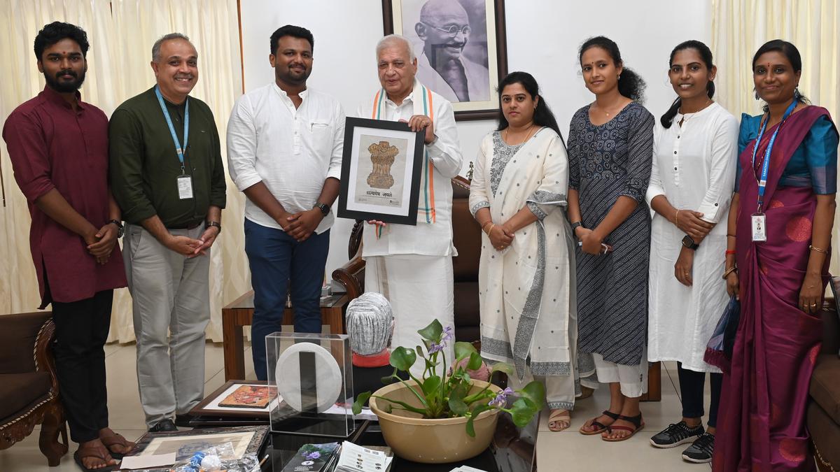 SD college team visits Governor