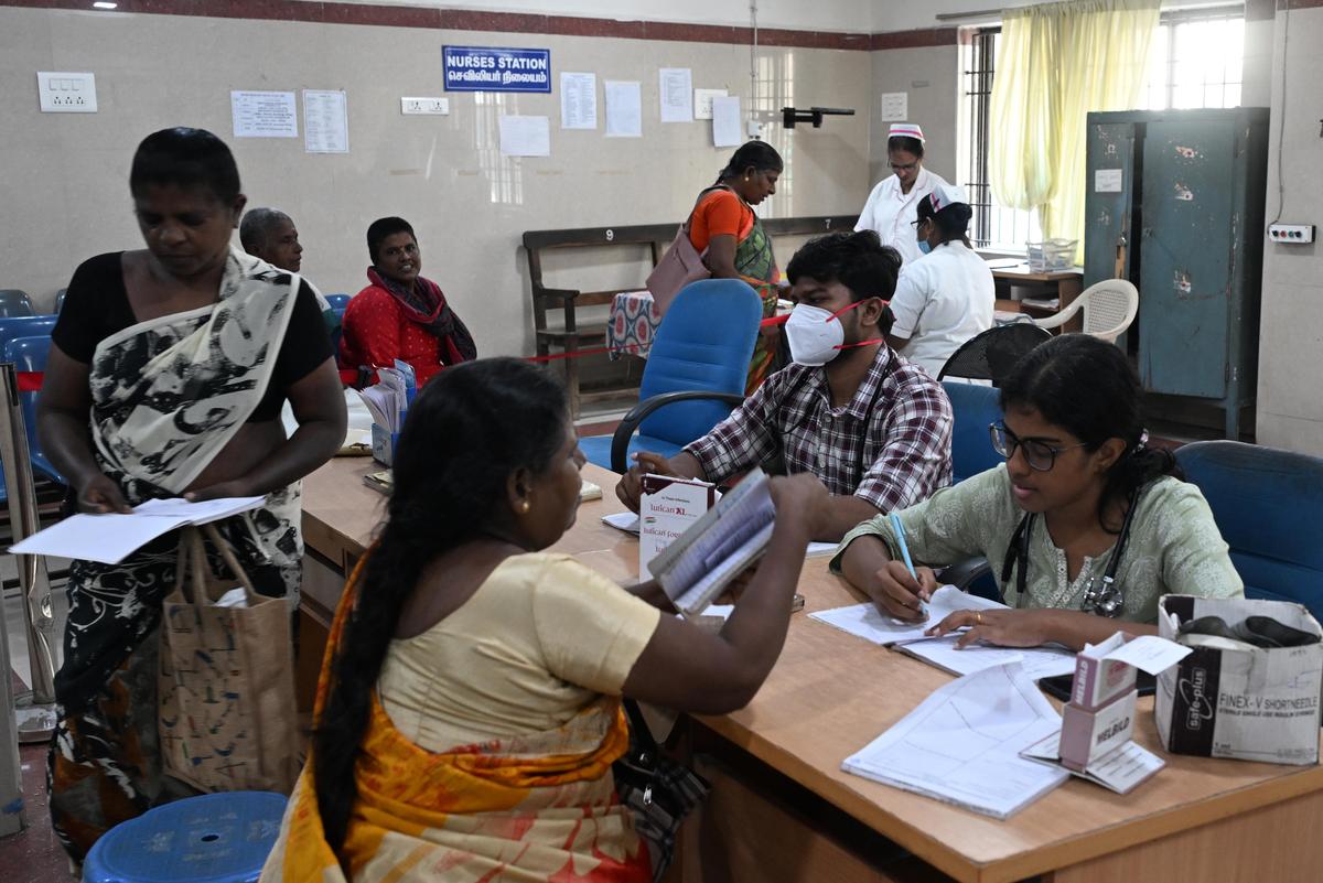 Duty doctors examine patients at the OP ward in RGGGH Duty doctors examine patients at the OP ward in RGGGH