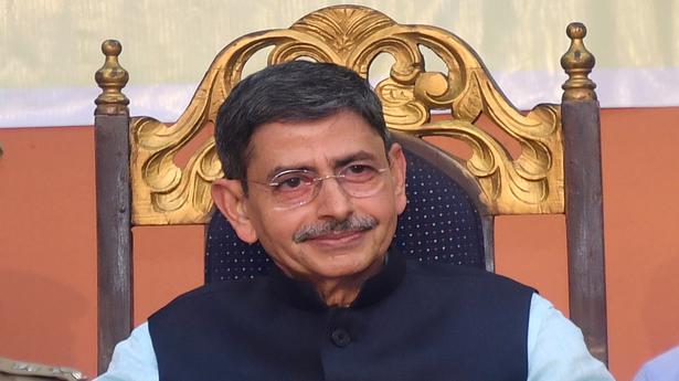 Governor appeals to public to hoist national flag at home