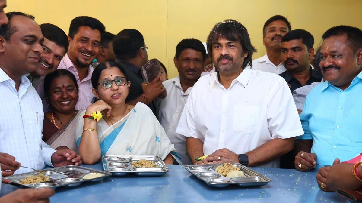Indira canteen inaugurated at Holehonnur in Bhadravati taluk