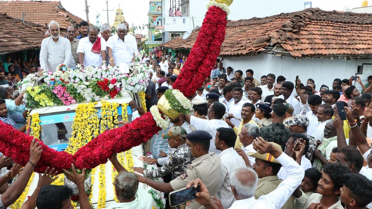 HDK visits Hassan, says candidate for Channapatna will be decided after talks with BJP leaders