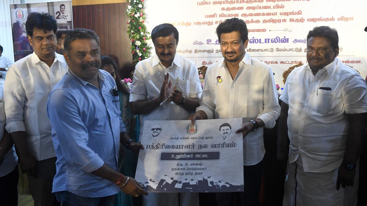 Minister distributes Journalist Welfare Board membership cards