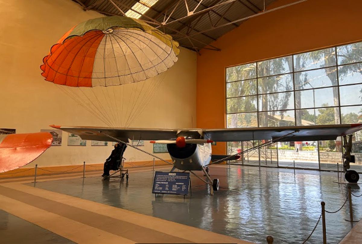Een van de vliegtuigen die te zien is in het HAL Heritage Centre en het Aerospace Museum in Bangalore.