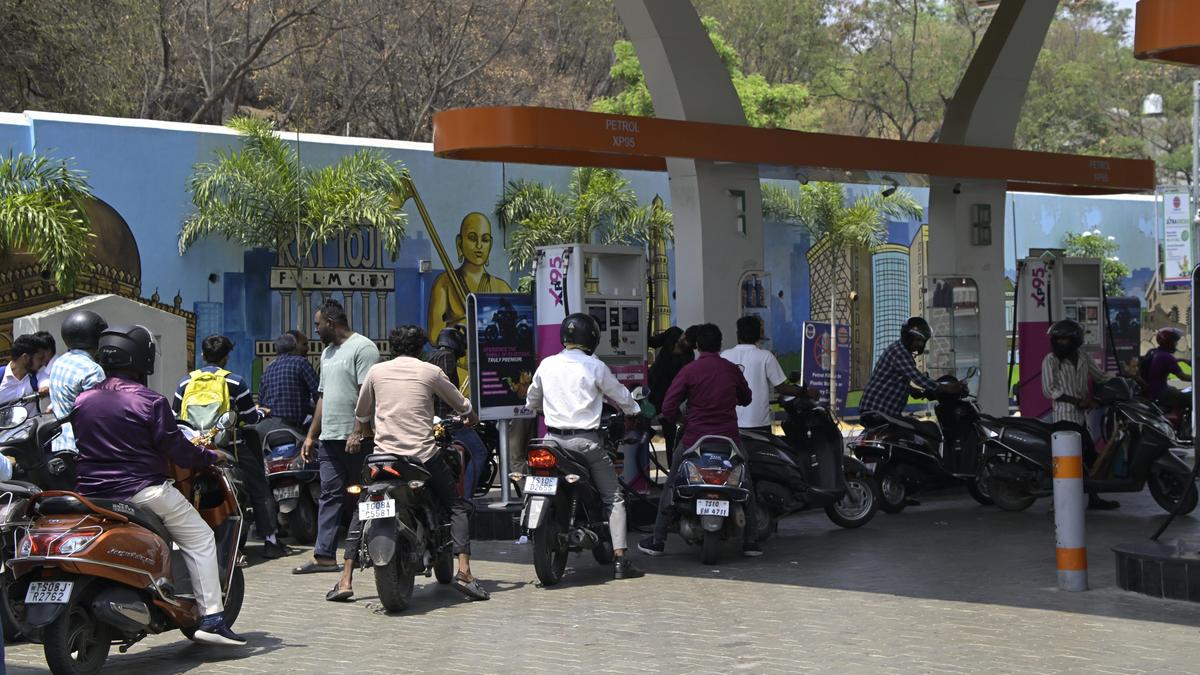 Two-wheeler queues ease, but four-wheelers continue to clog Hyderabad petrol pumps