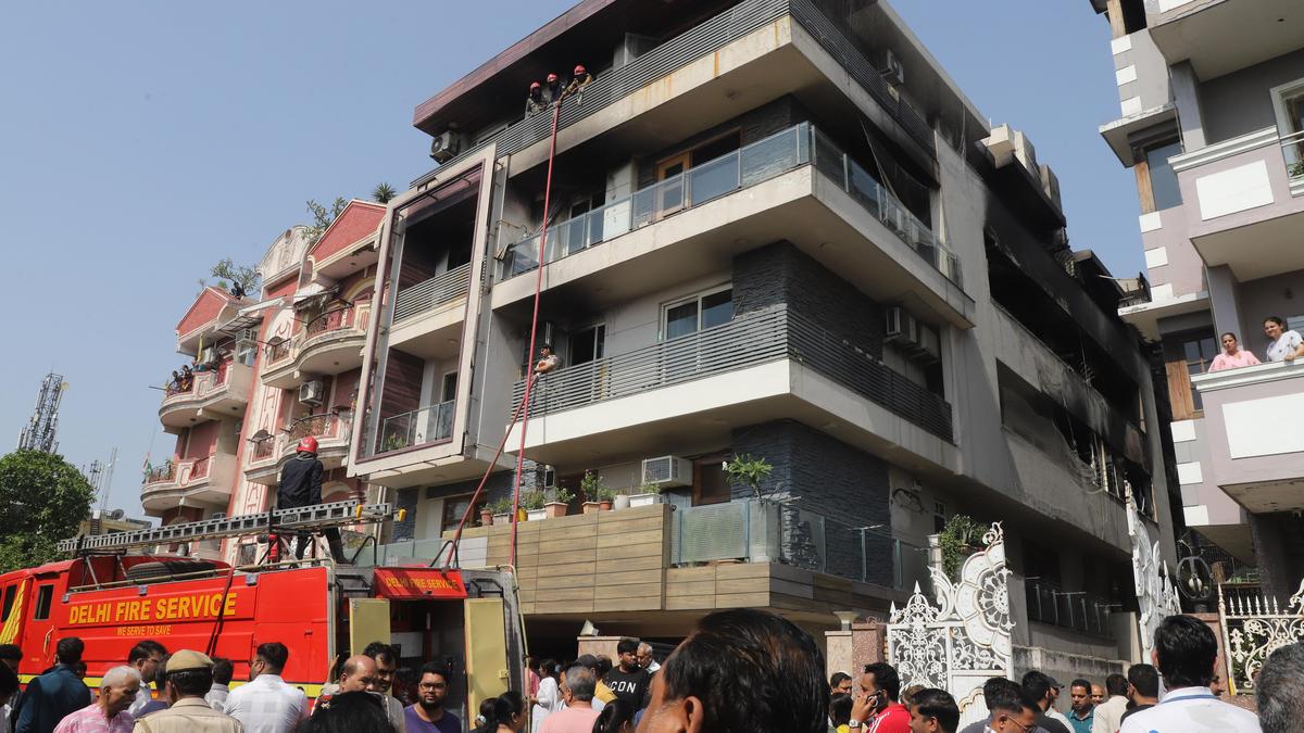 https://th-i.thgim.com/public/incoming/ixk4q5/article70971355.ece/alternates/LANDSCAPE_1200/29_Fire_Vivek_Vihar_03_05_Delhi.jpg