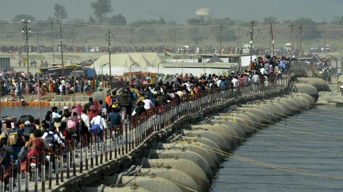 Maha Kumbh Mela 2025: Huge crowd of devotees triggers massive jam in Prayagraj