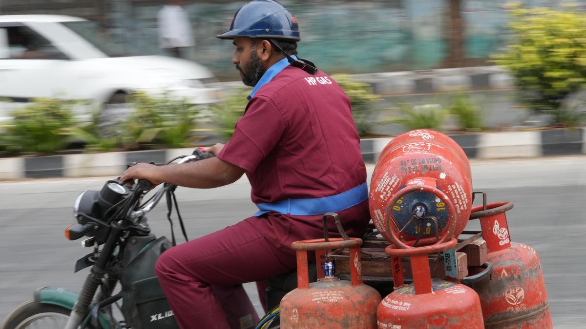 LPG shortage crisis: Karnataka CM Siddaramaiah flags commercial LPG disruption in Bengaluru, writes to Union Minister