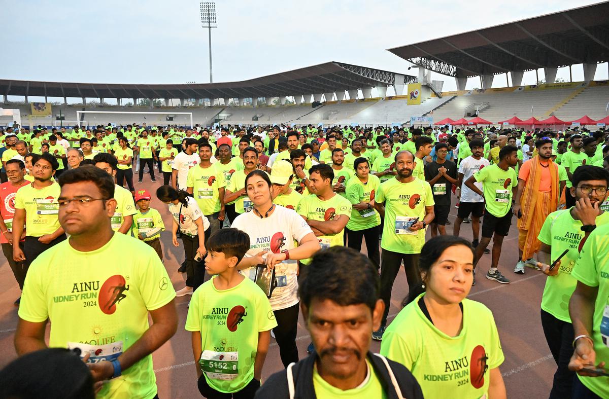  Des milliers de coureurs ont participé à une course aux reins pour promouvoir la sensibilisation à la santé rénale lors de la Journée mondiale du rein à Hyderabad le 10 mars.