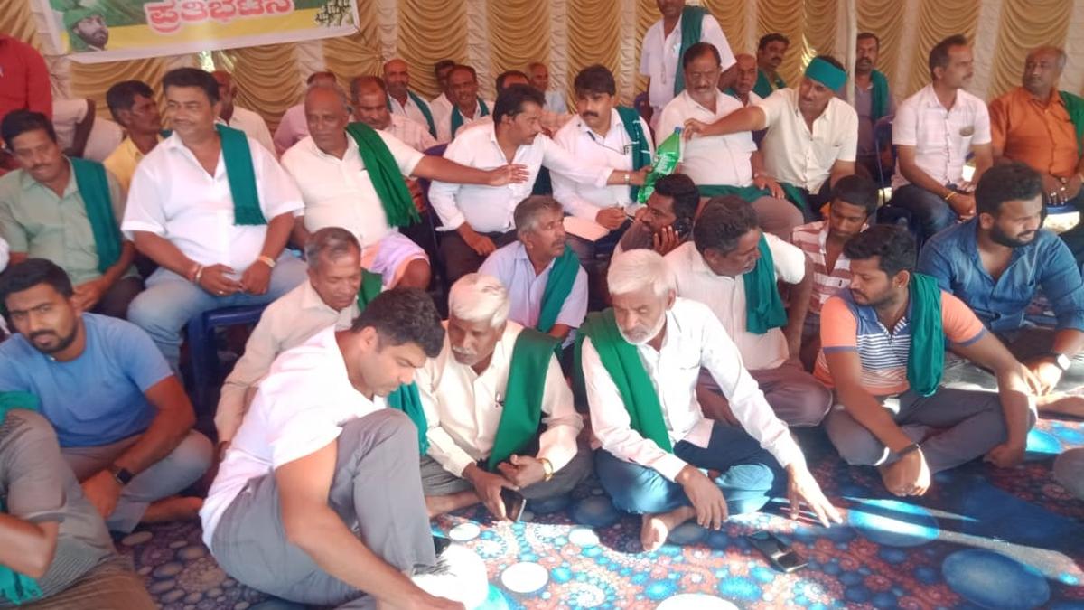 Release of Cauvery water triggers farmers protest at KRS 